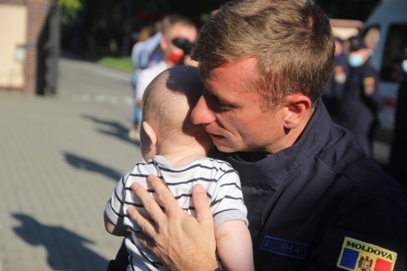 FOTO // 25 de salvatori și pompieri din Republica Moldova pleacă astăzi în Grecia, pentru a ajuta la lichidarea incendiilor
